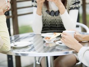 大阪駅と梅田駅よりすぐ　インターネットカフェ